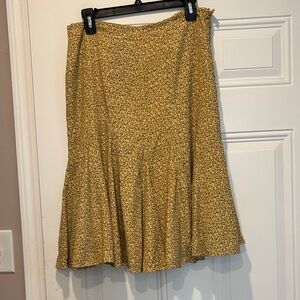 Kasper Mustard Patterned lined Skirt. Size 10